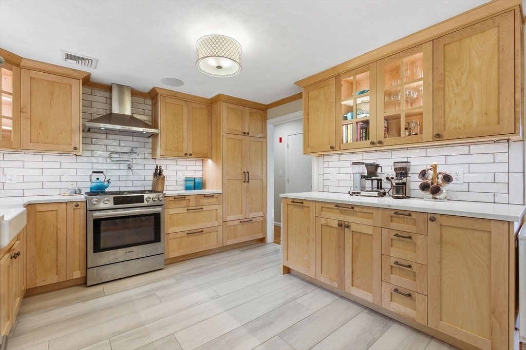 66 Phillips Cir