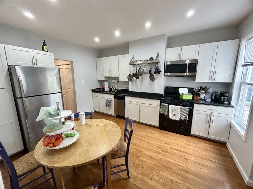 150 L St # 2