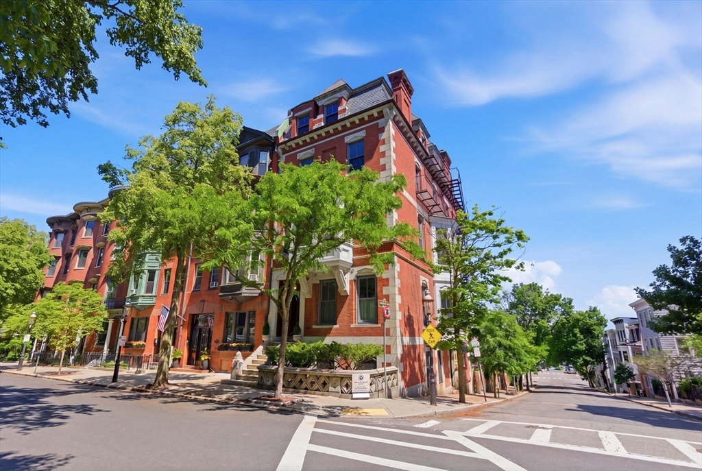 22 Monument Square # 1