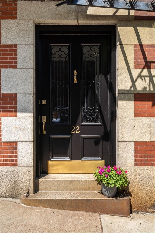 22 Monument Square # 1