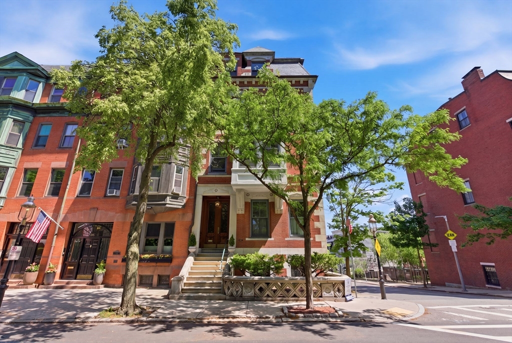 22 Monument Square # 1