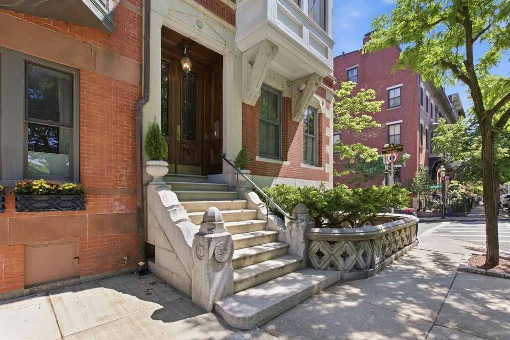 22 Monument Square # 1