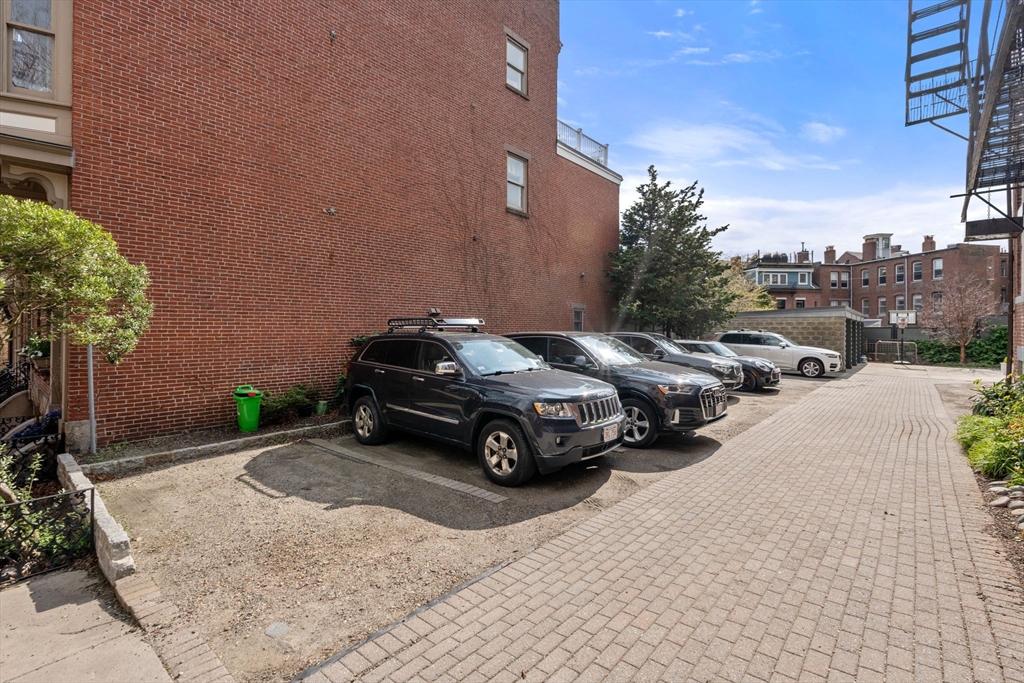 40 Chestnut St # 2