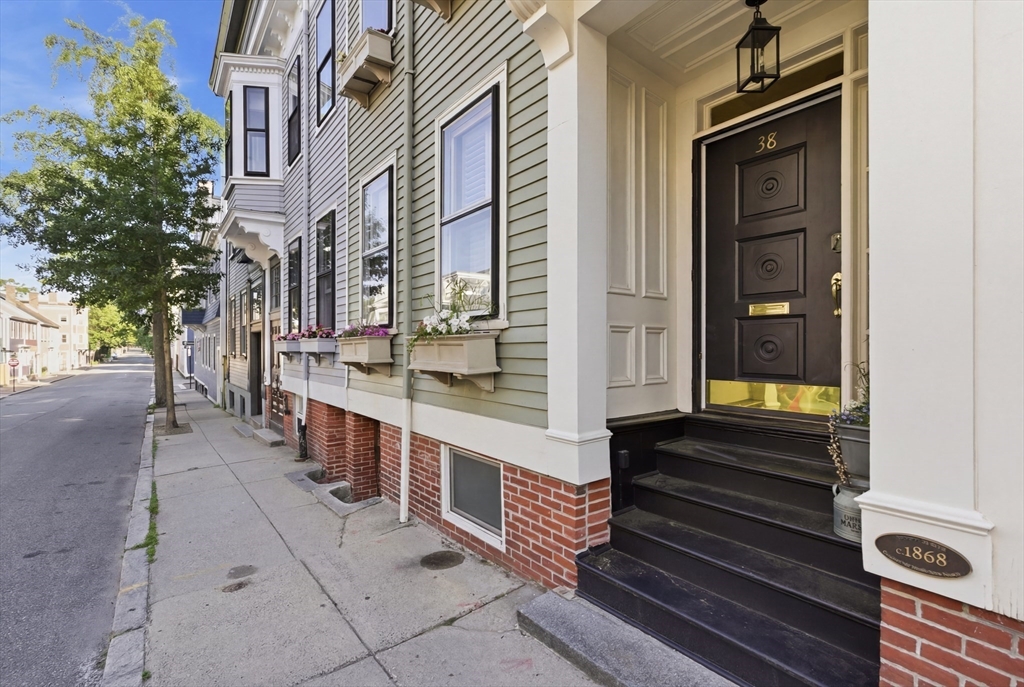 38 Bartlett Street