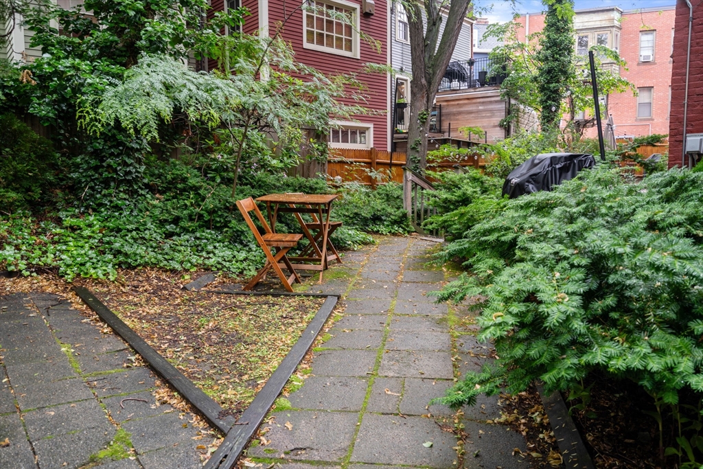 18 Main St # 1
