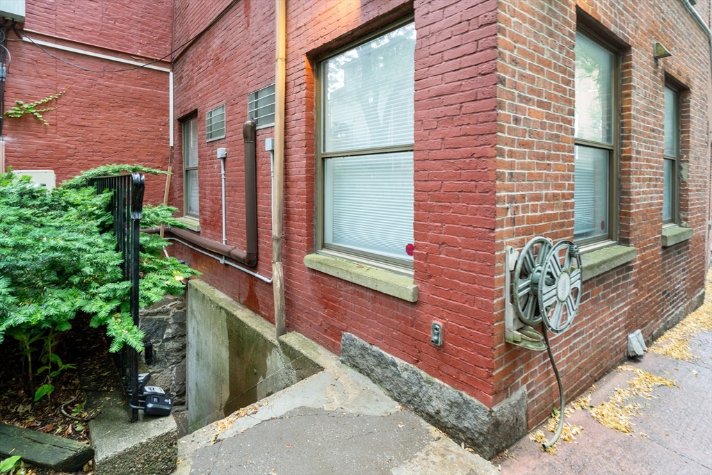 18 Main St # 1