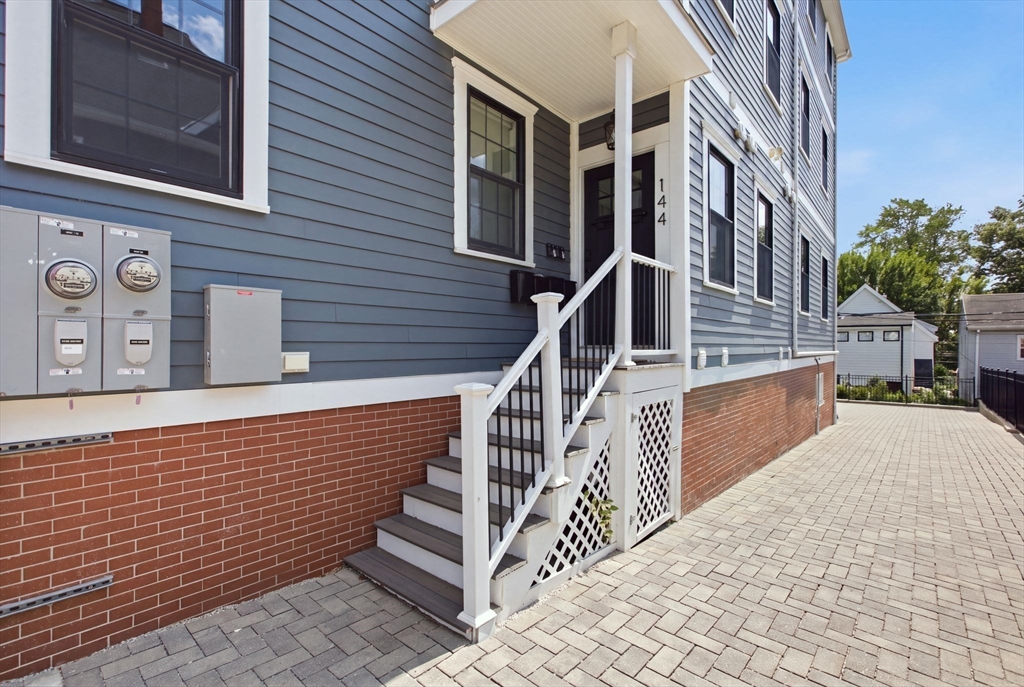 144 Highland Ave # 4