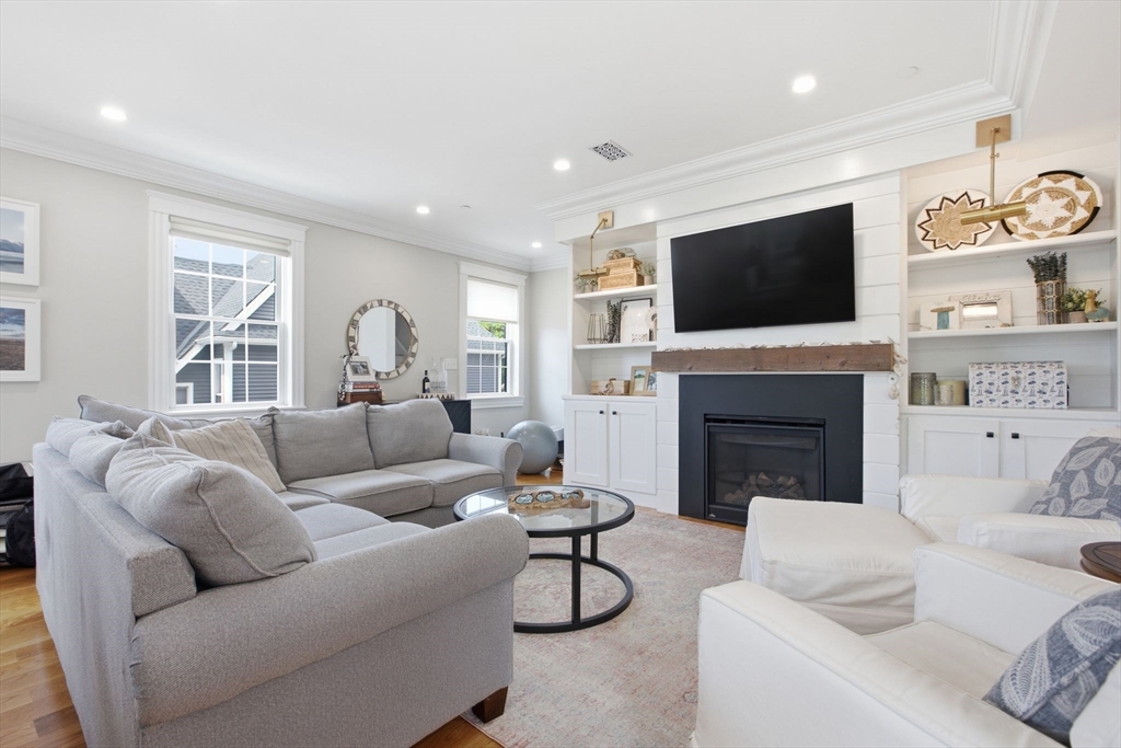 144 Highland Ave # 4