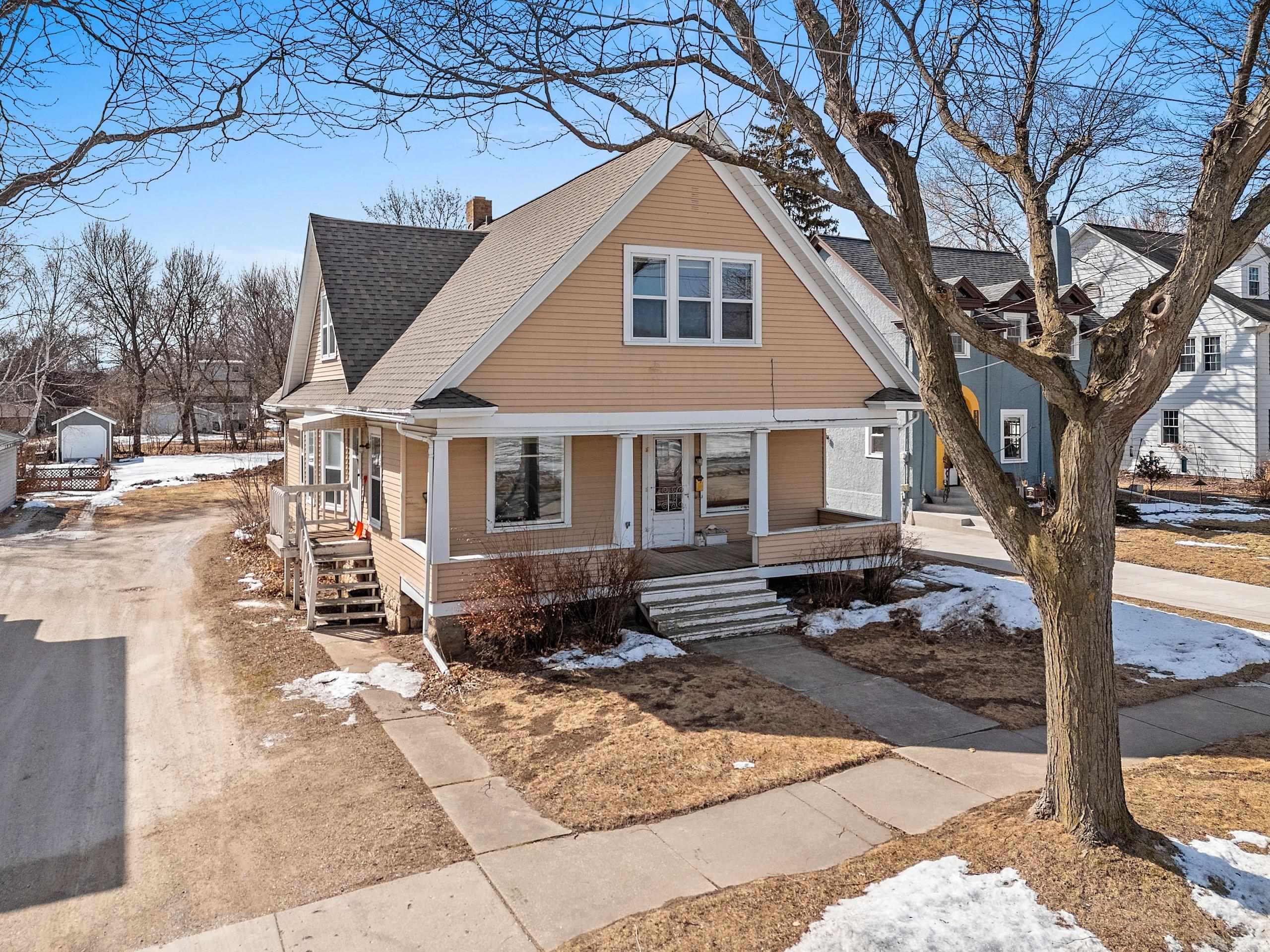 1124 ELIZA Street