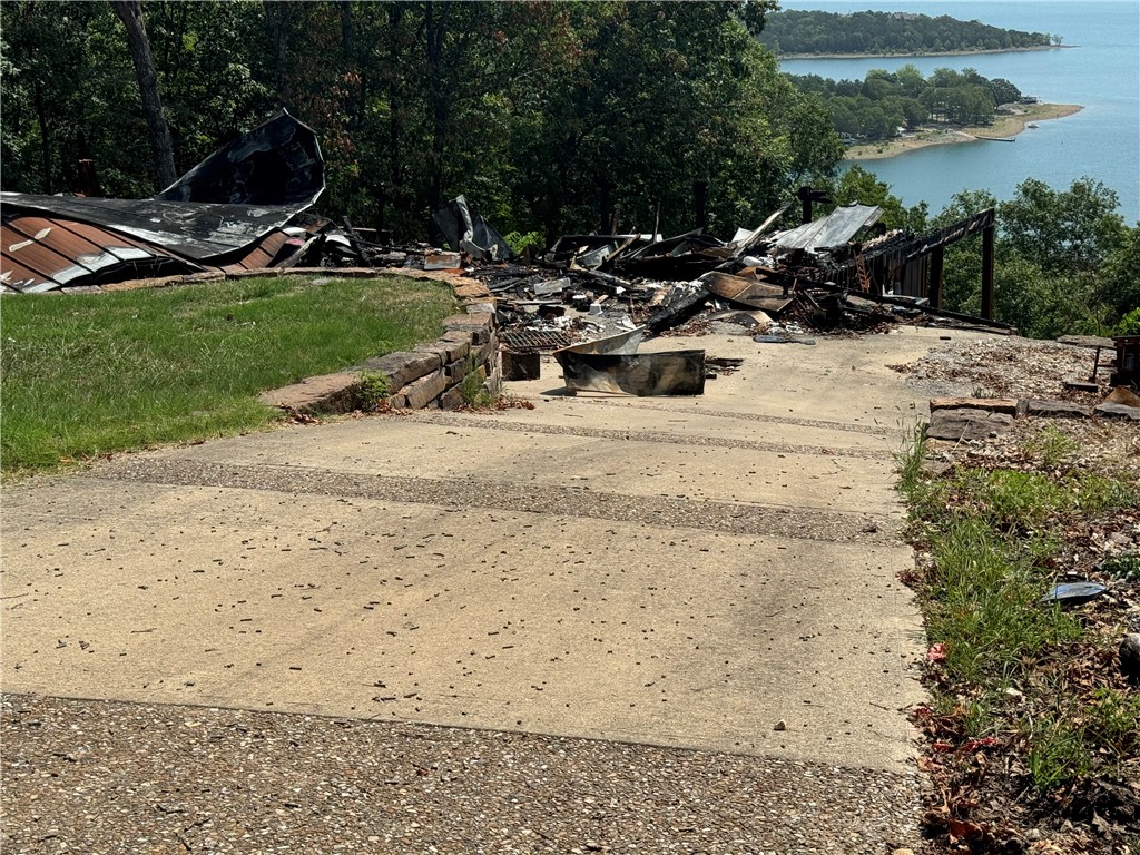 21115 Lake Ridge Place