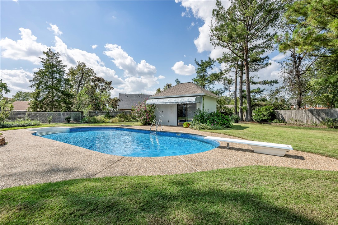 1211 Countrywood Circle