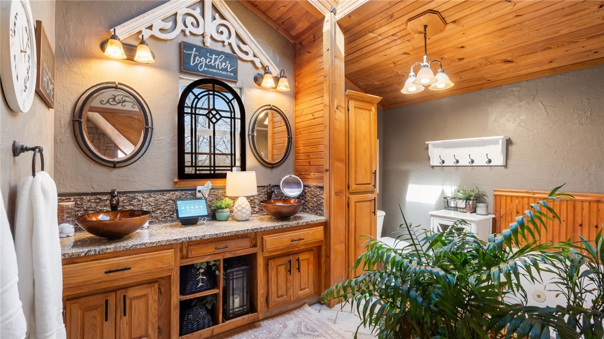 11475 Country Club Drive
