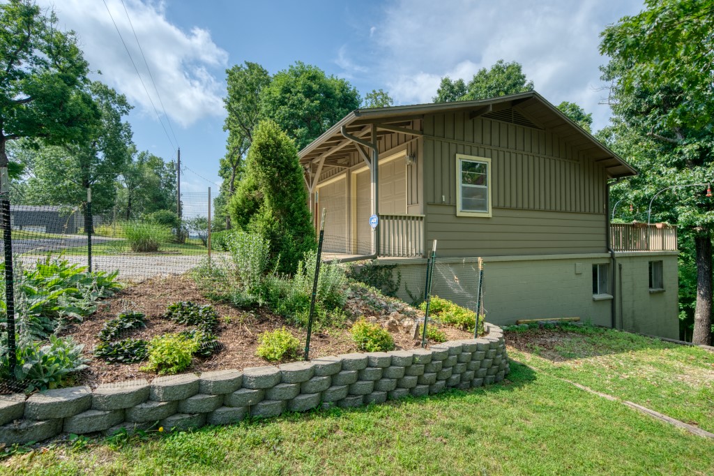 122 Hillcrest Road