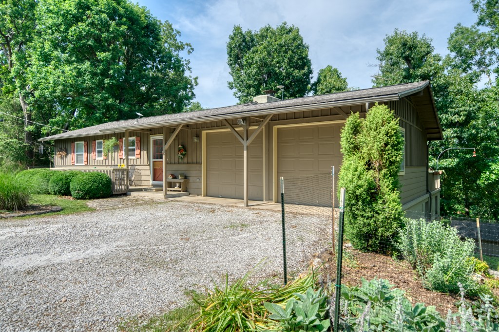 122 Hillcrest Road