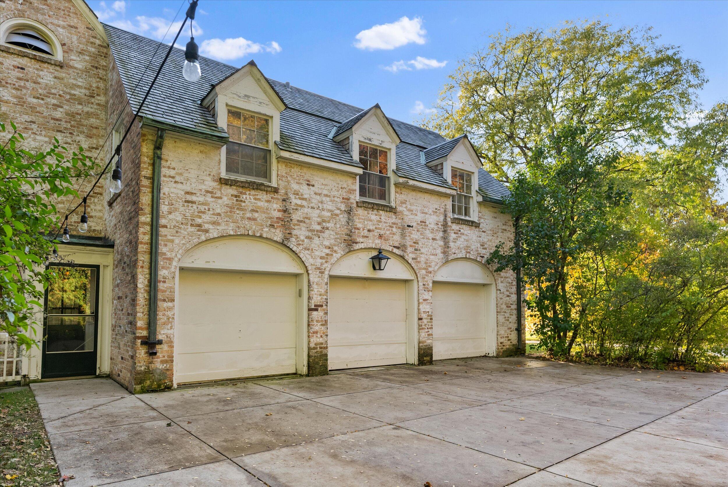 7610 N Applewood Ln