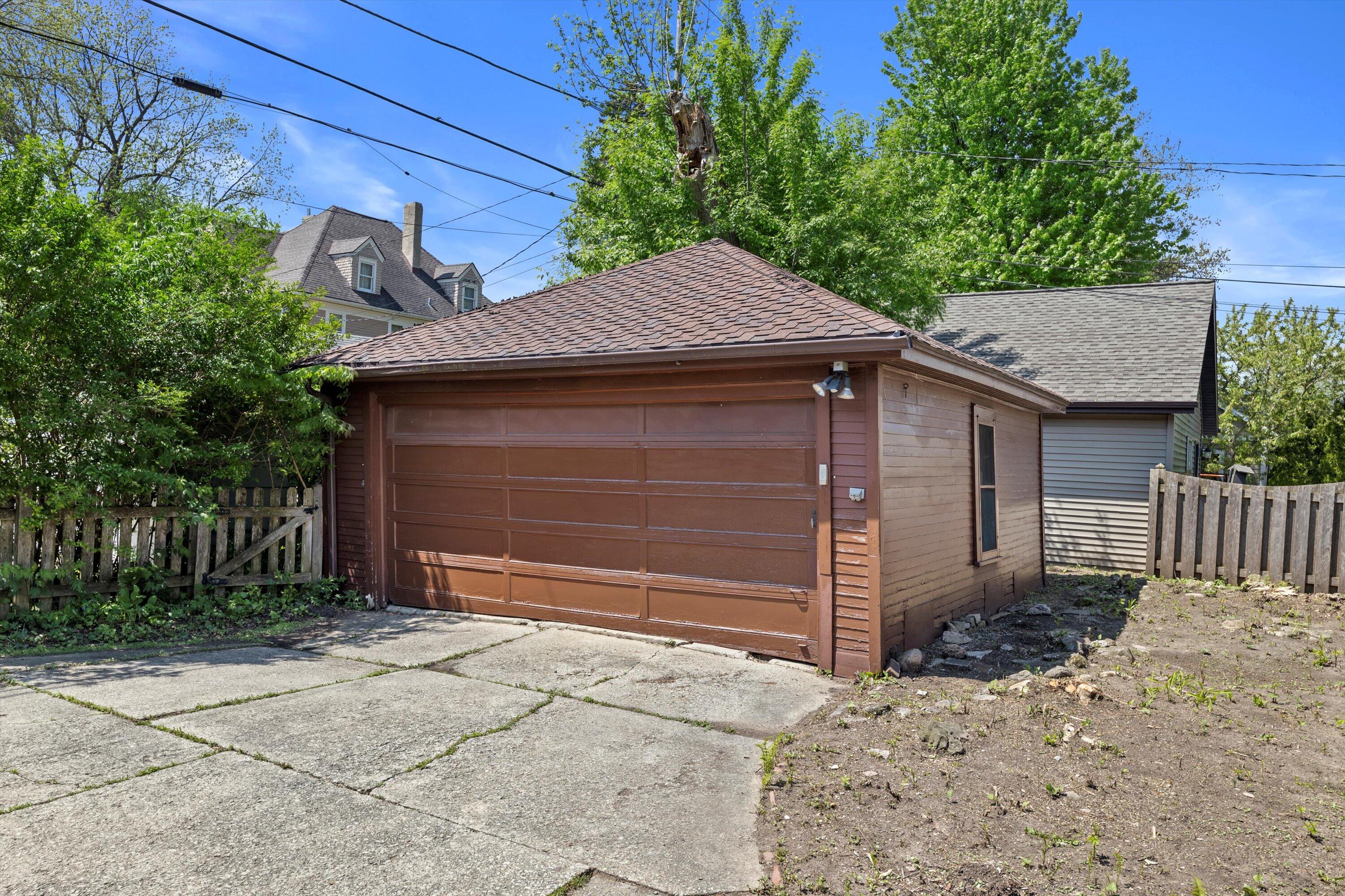 1007 E Lexington Blvd