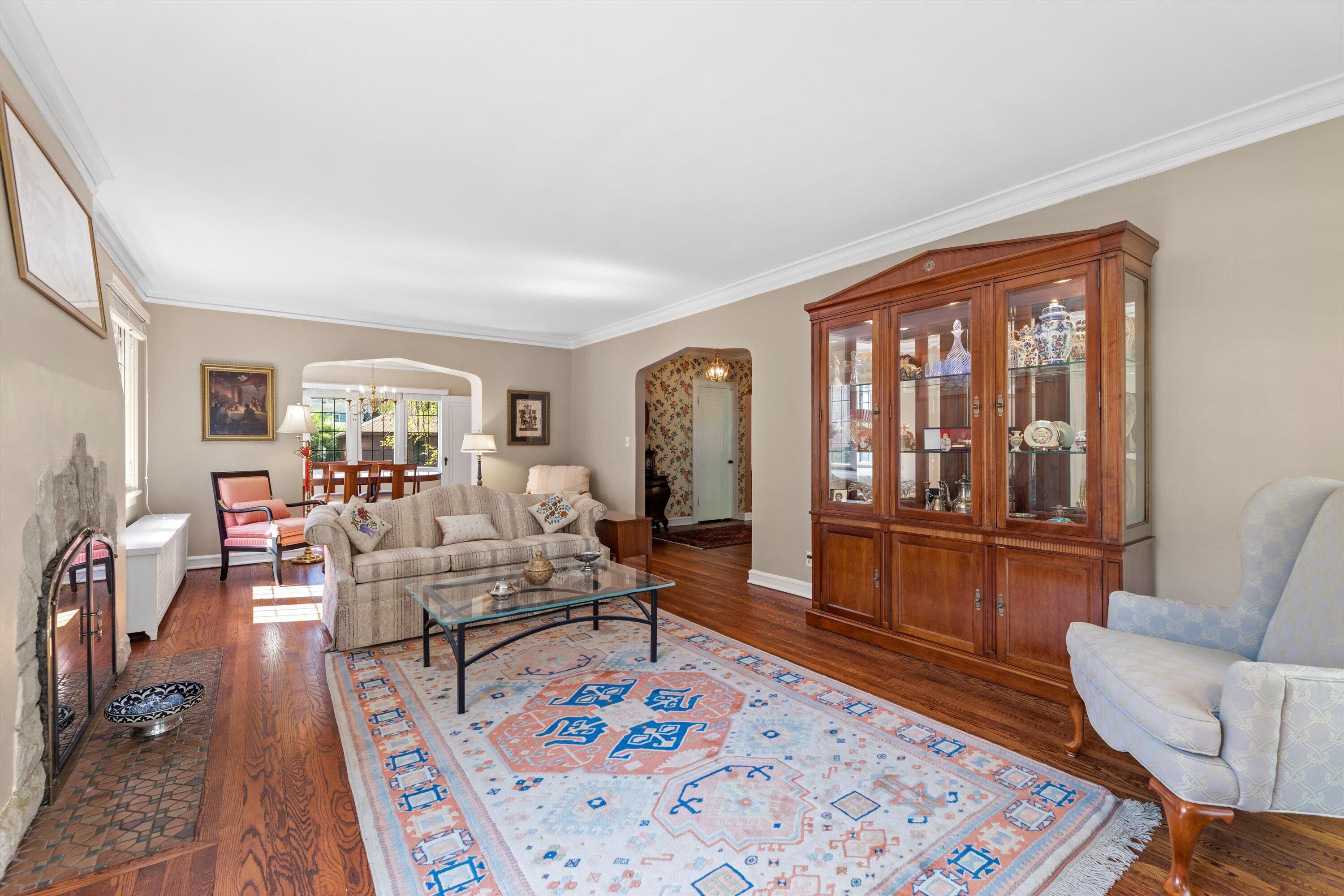 1007 E Lexington Blvd