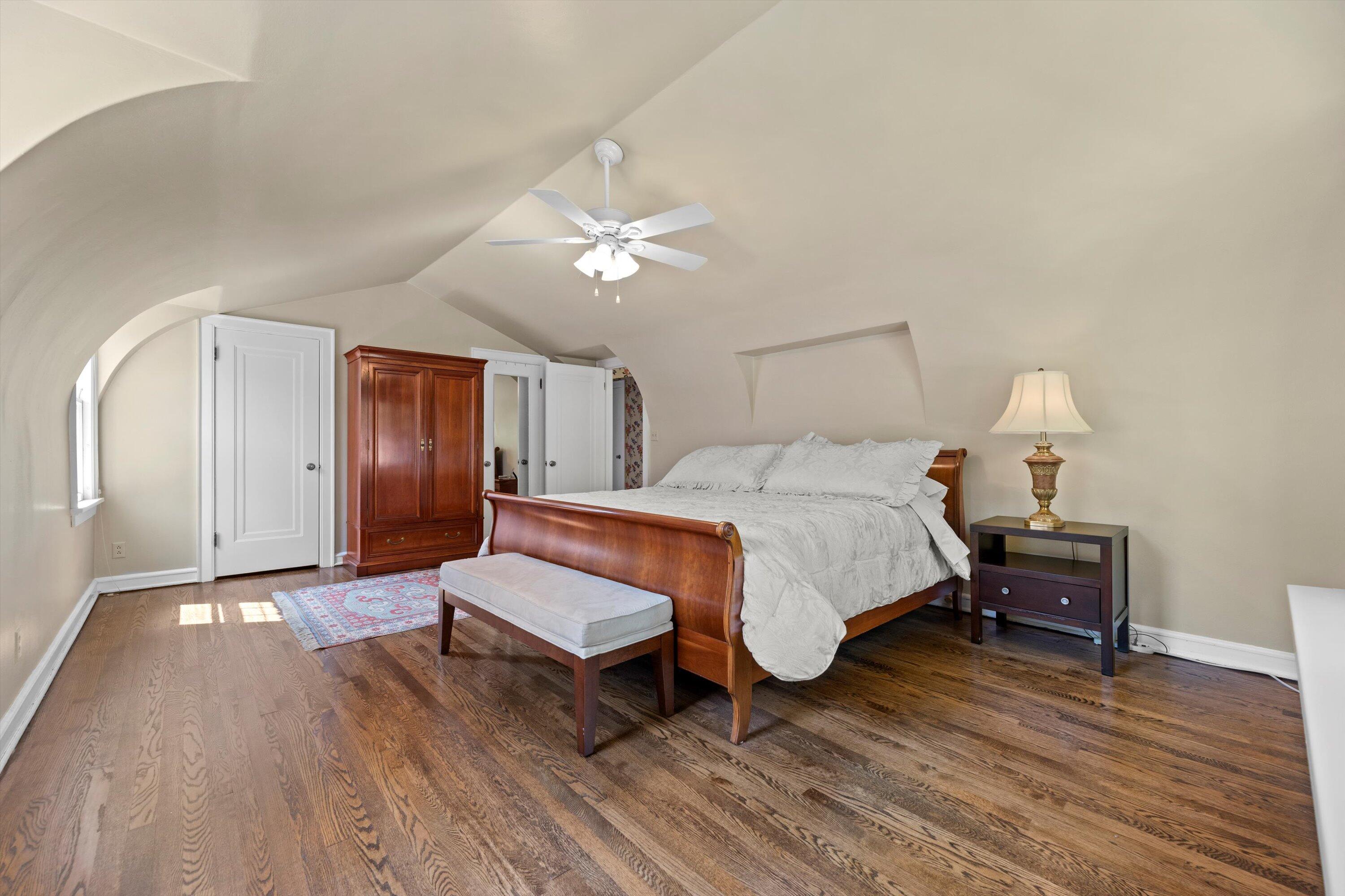 1007 E Lexington Blvd