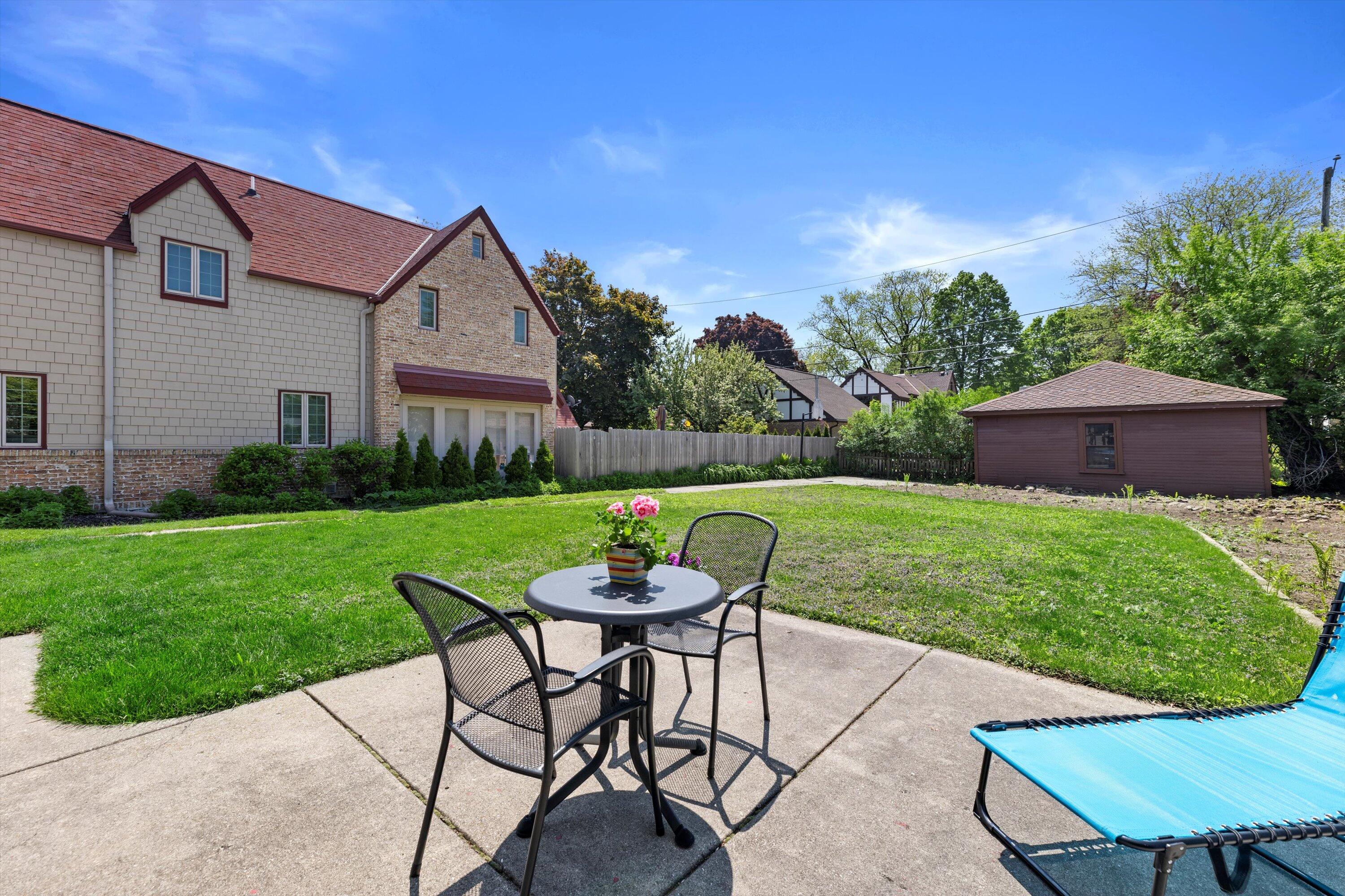 1007 E Lexington Blvd