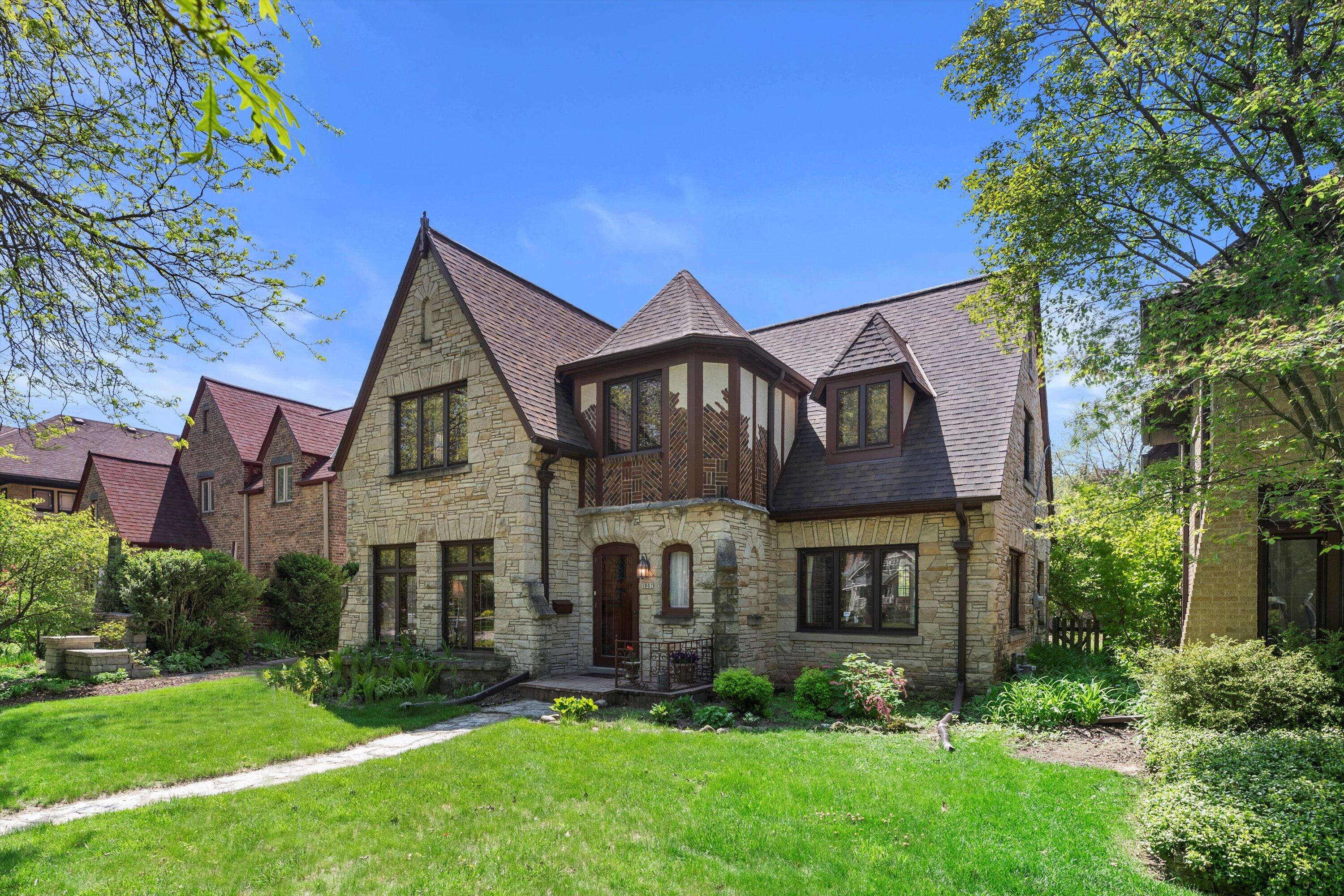 1007 E Lexington Blvd