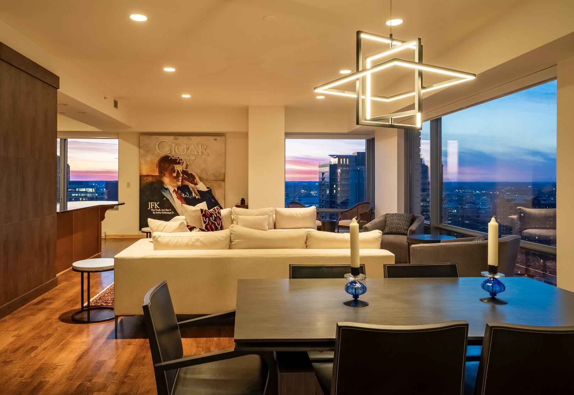 923 E Kilbourn Ave Unit: 2203