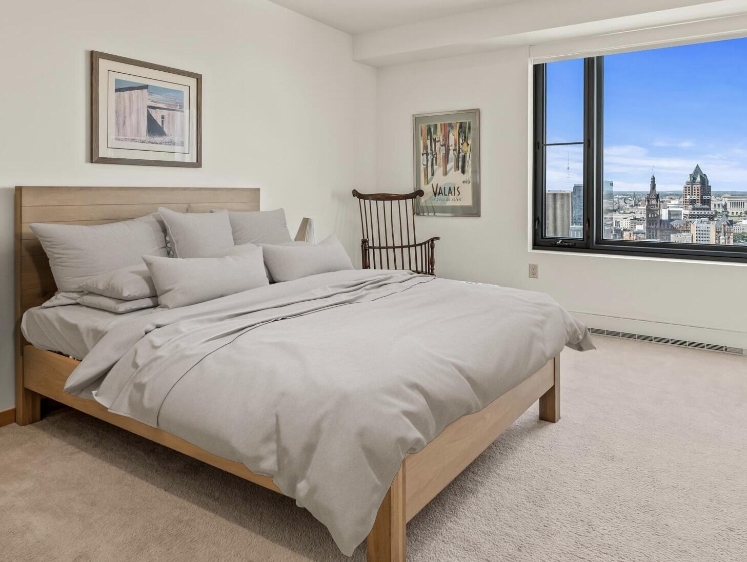 923 E Kilbourn Ave Unit: 2203