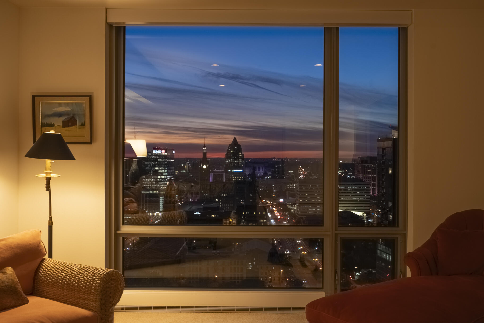 923 E Kilbourn Ave Unit: 2203