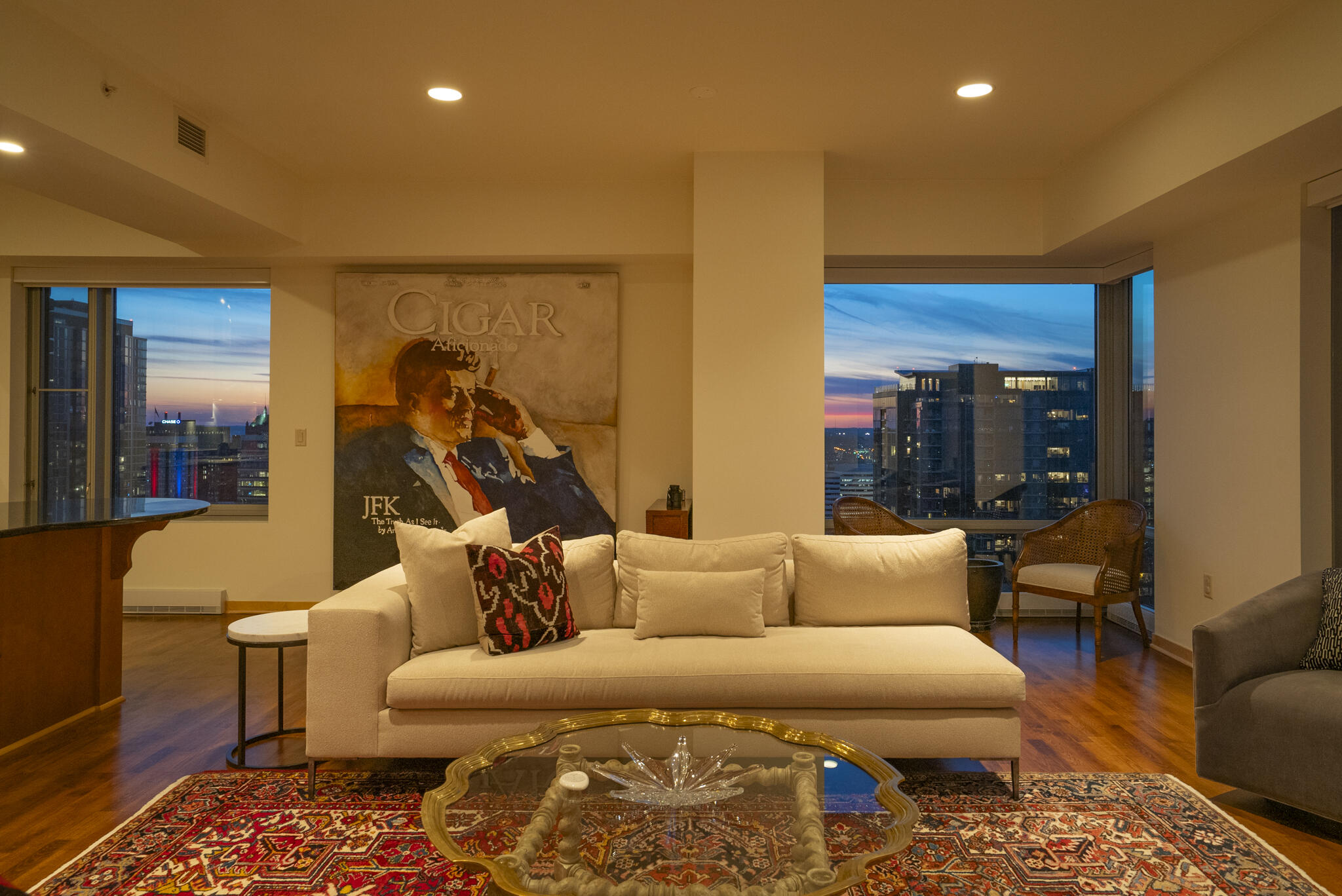 923 E Kilbourn Ave Unit: 2203