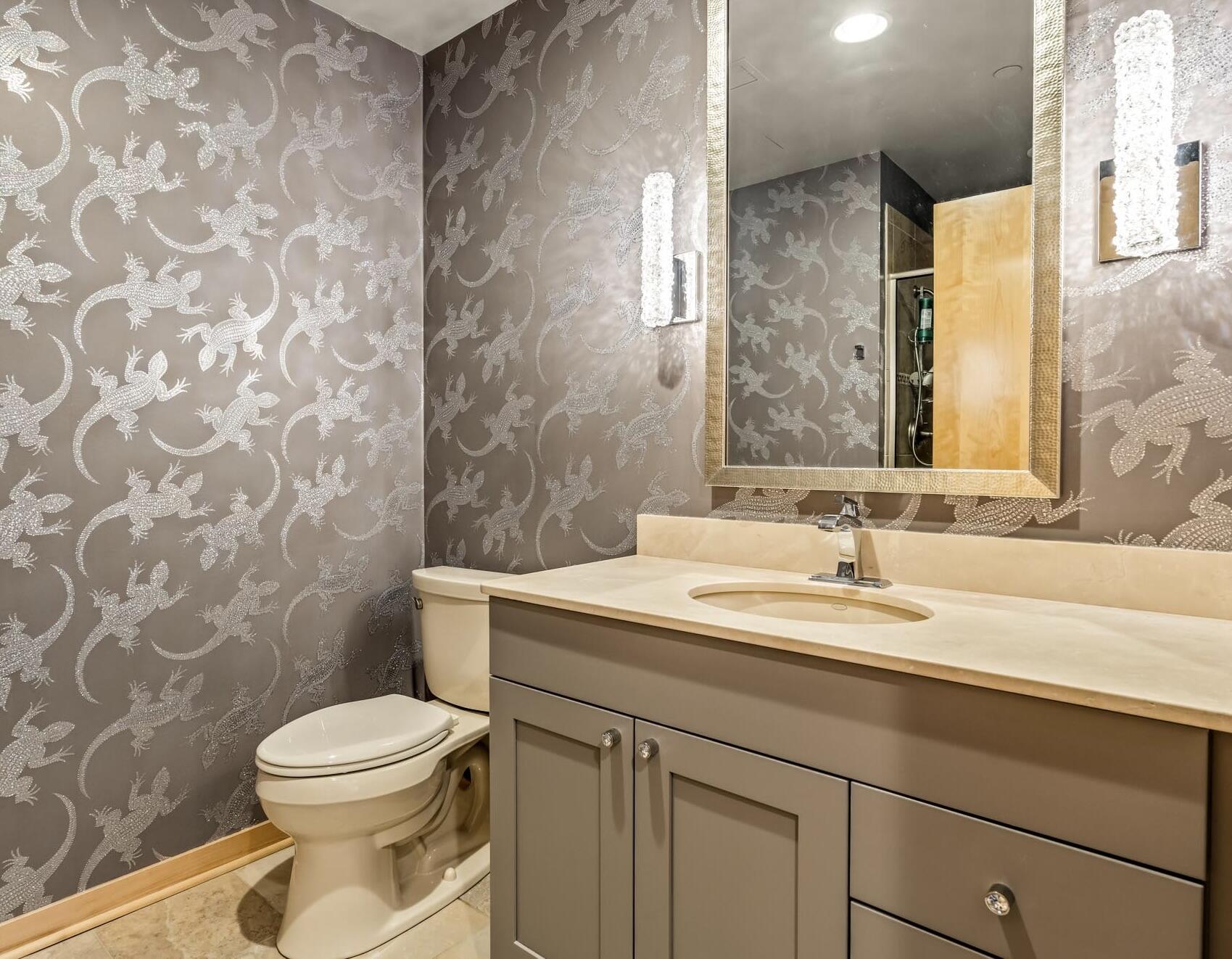 923 E Kilbourn Ave Unit: 2203