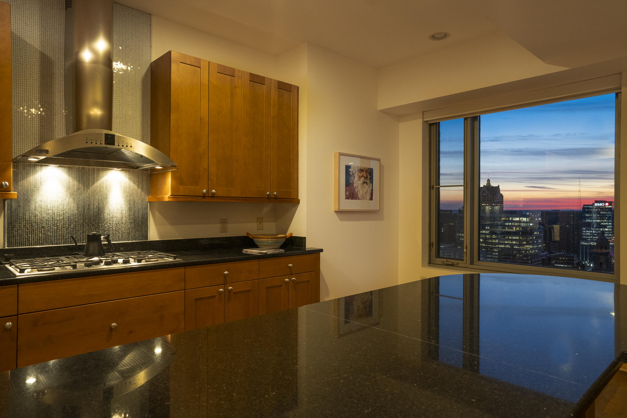 923 E Kilbourn Ave Unit: 2203