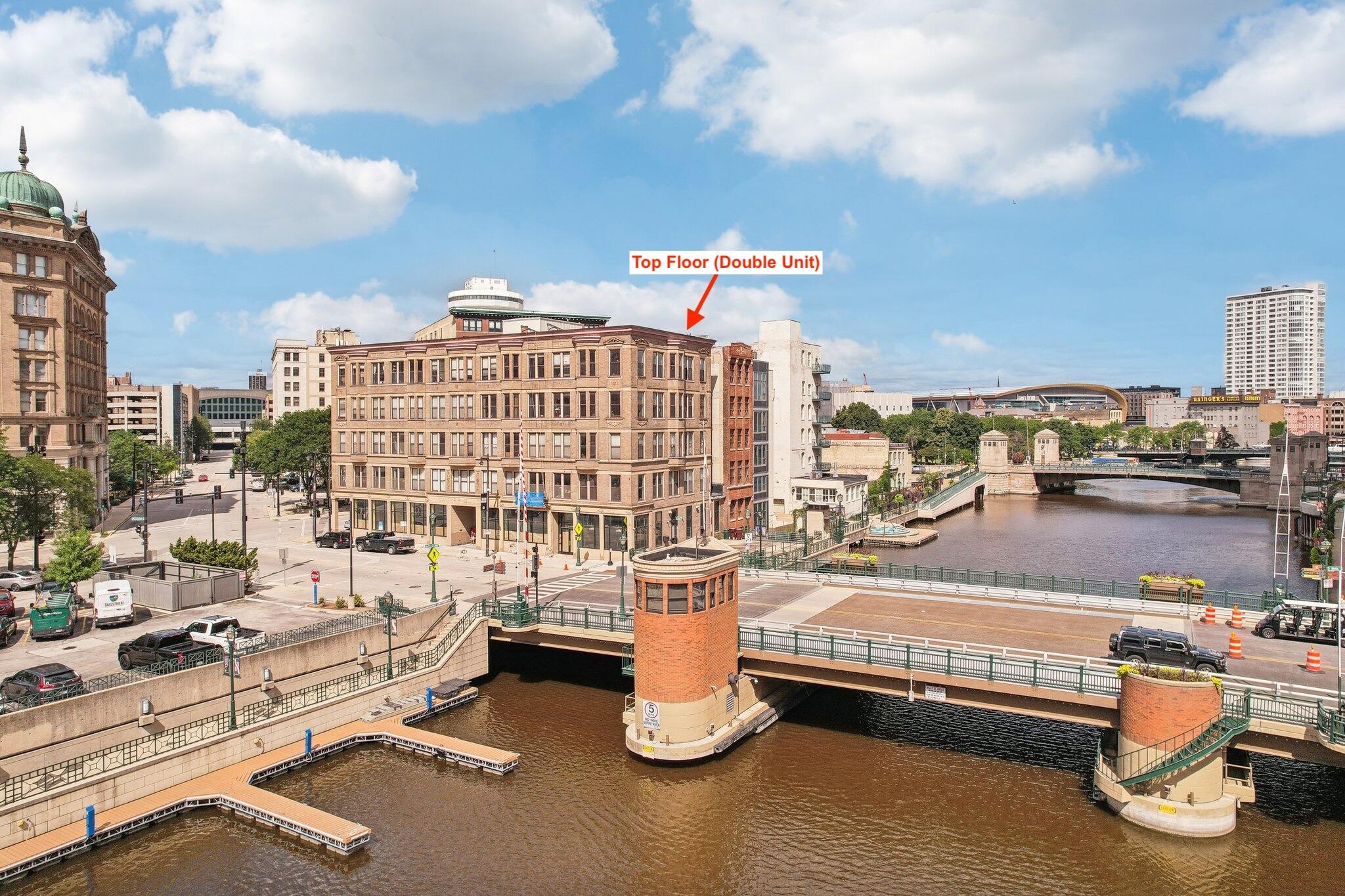 108 W Wells St Unit: 5A