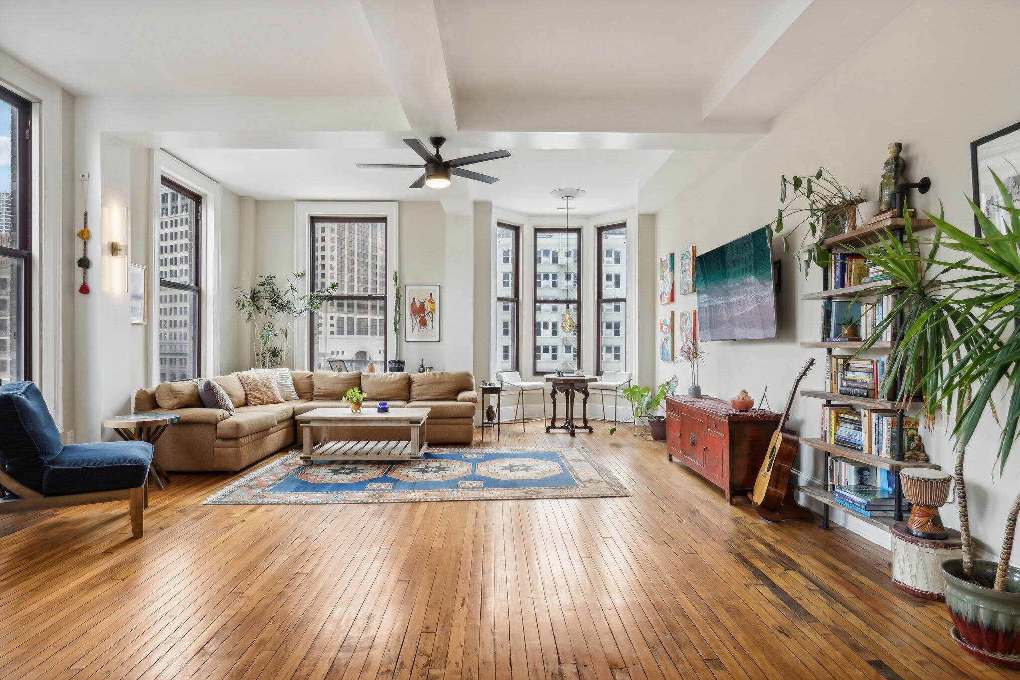 108 W Wells St Unit: 5A