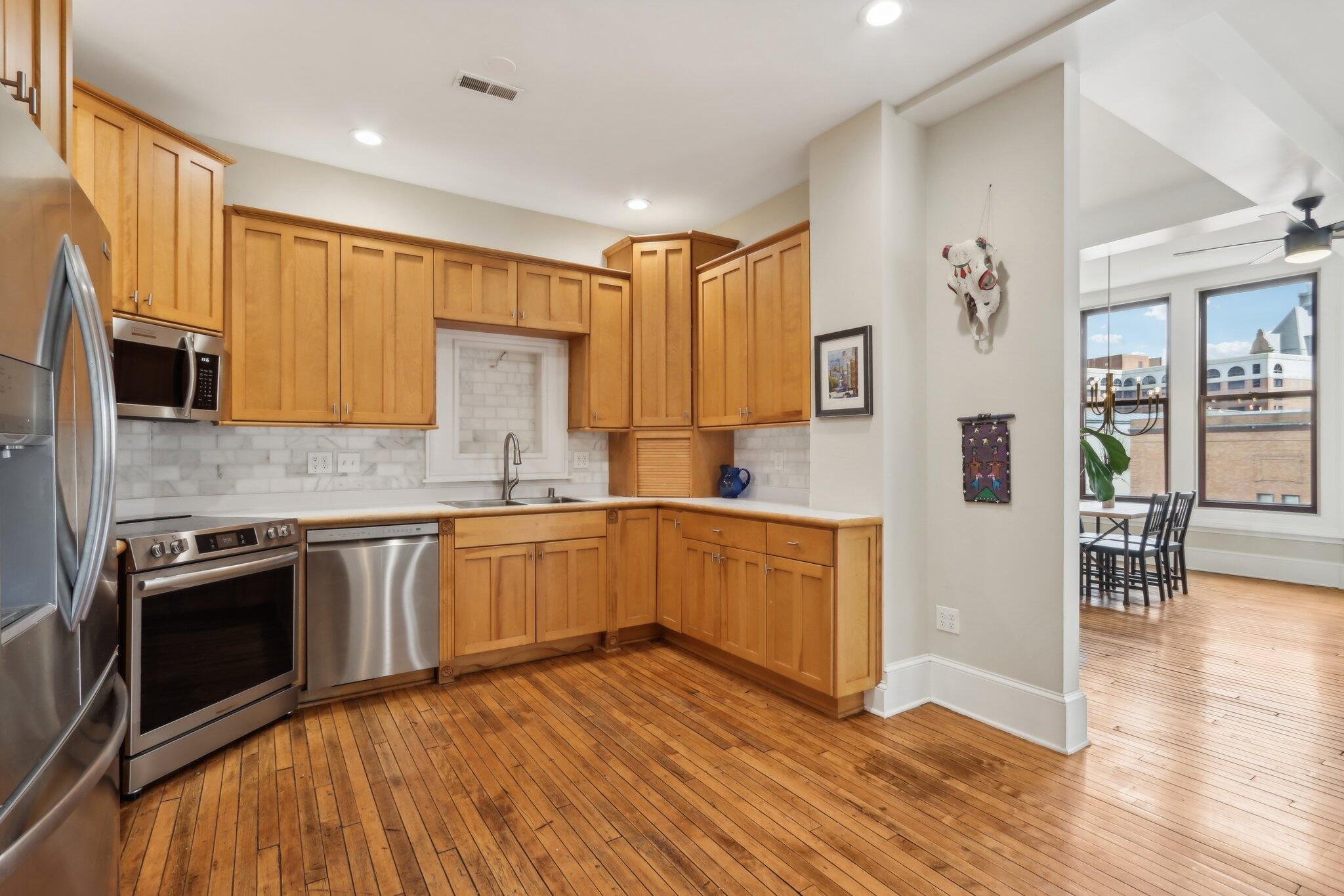 108 W Wells St Unit: 5A