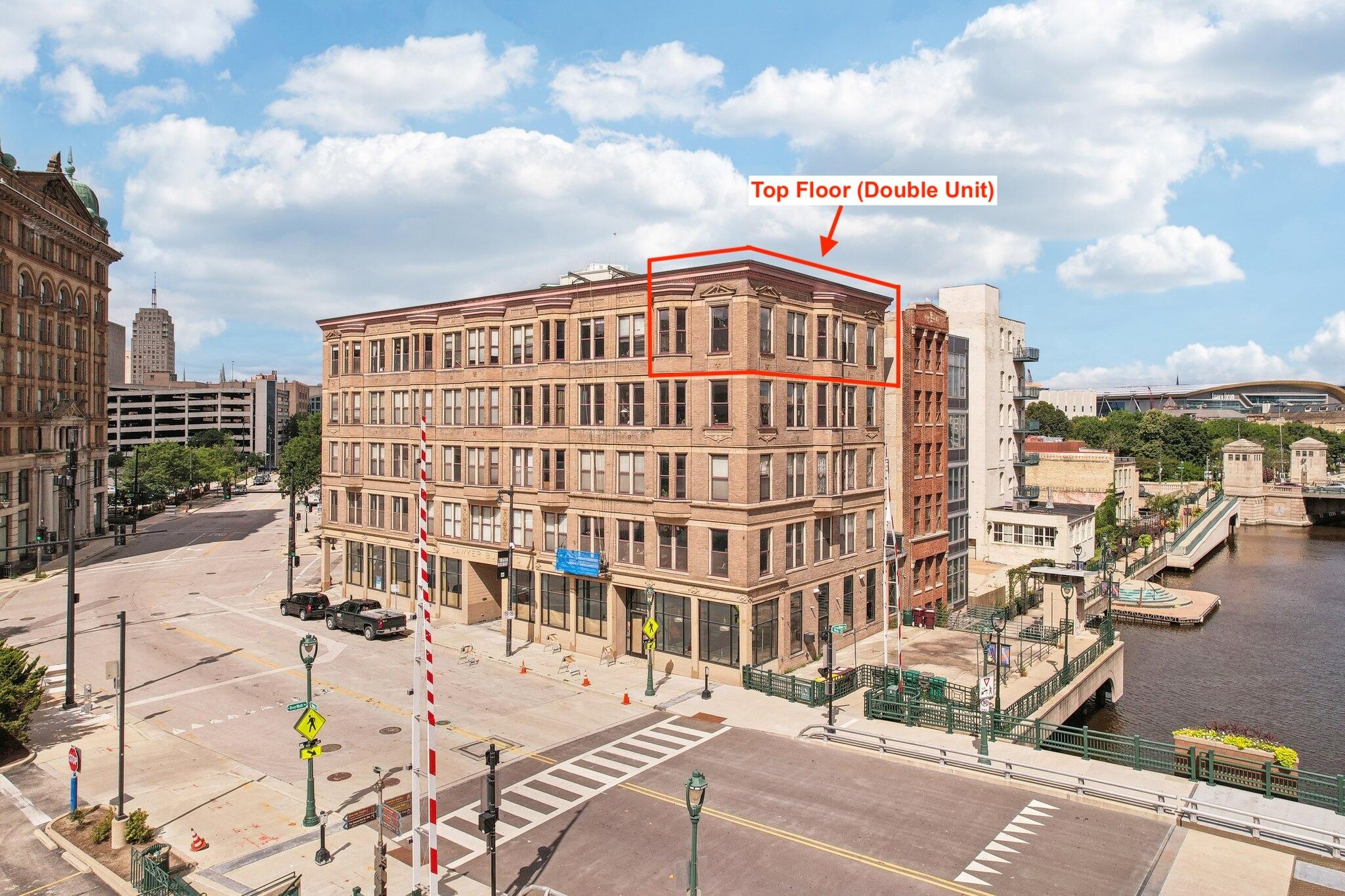 108 W Wells St Unit: 5A