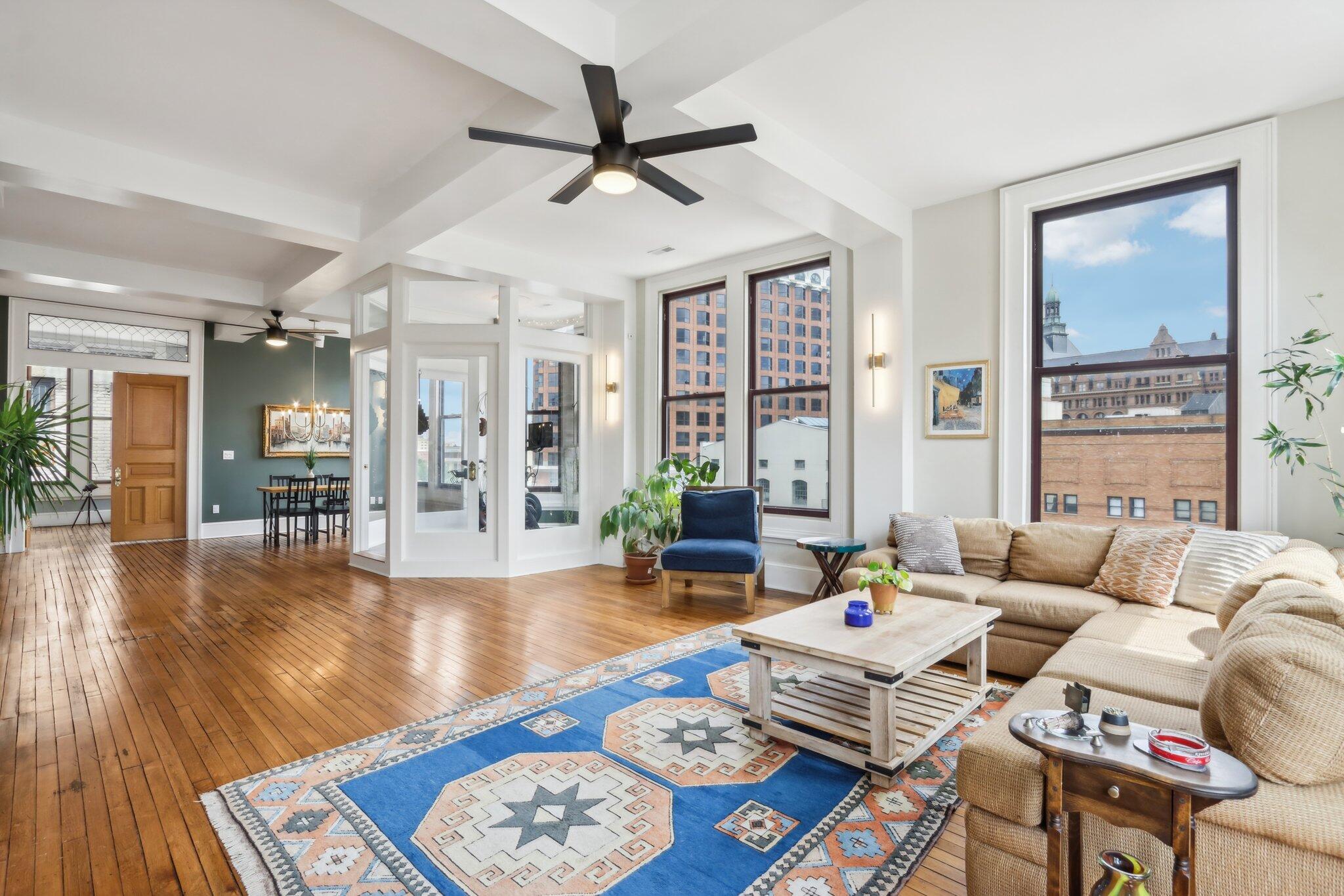 108 W Wells St Unit: 5A
