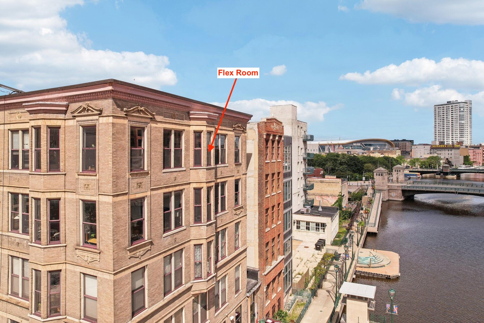 108 W Wells St Unit: 5A
