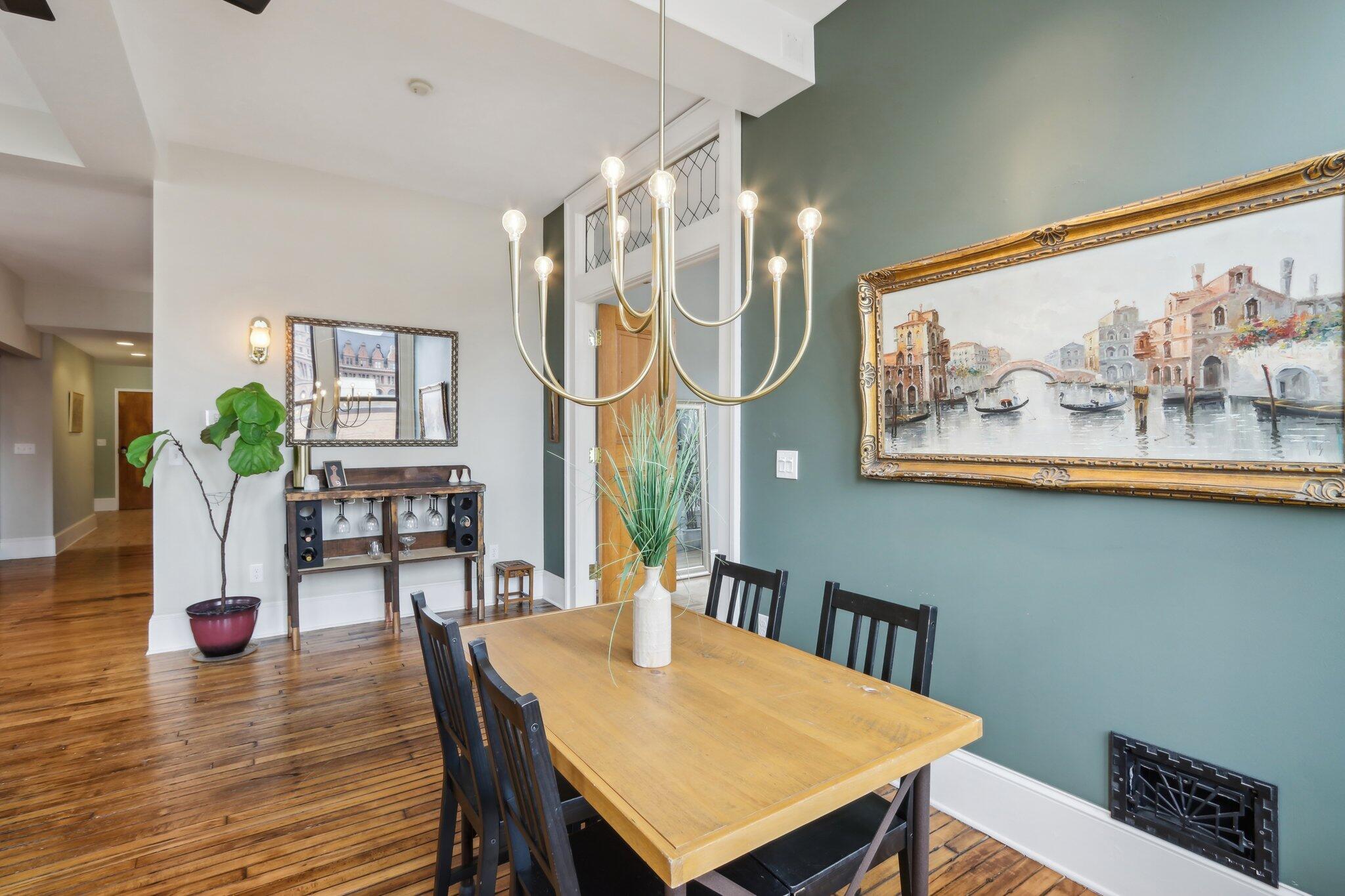 108 W Wells St Unit: 5A