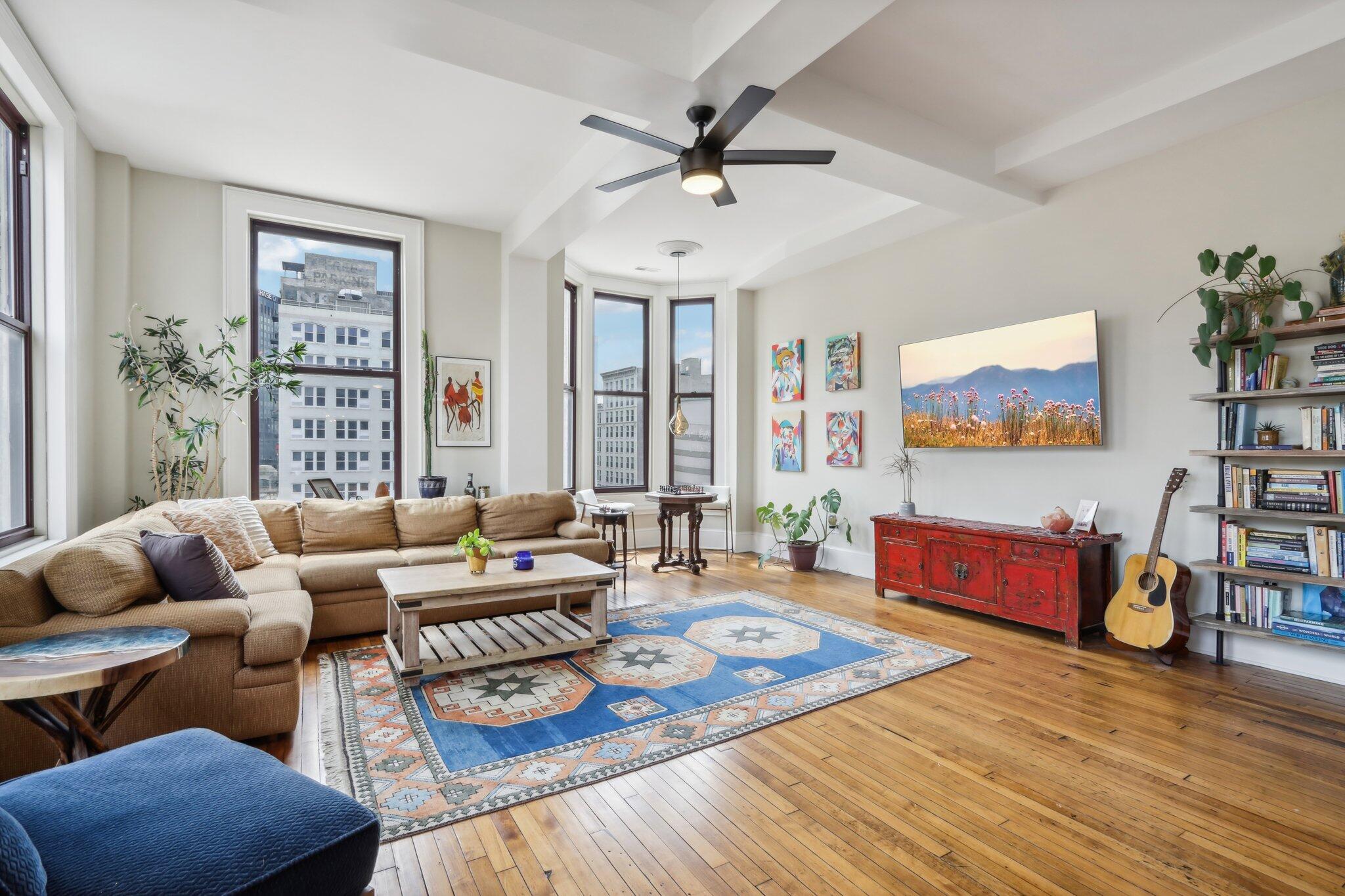 108 W Wells St Unit: 5A