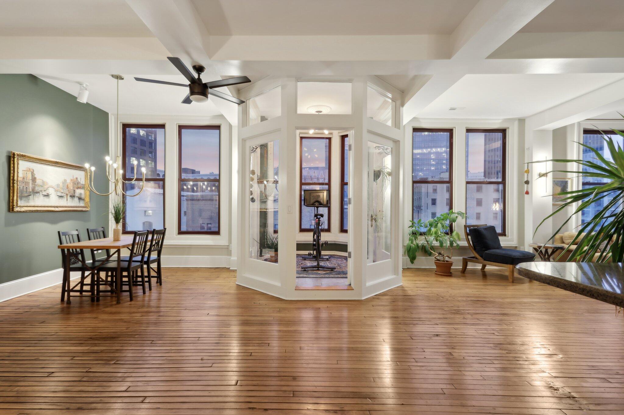 108 W Wells St Unit: 5A