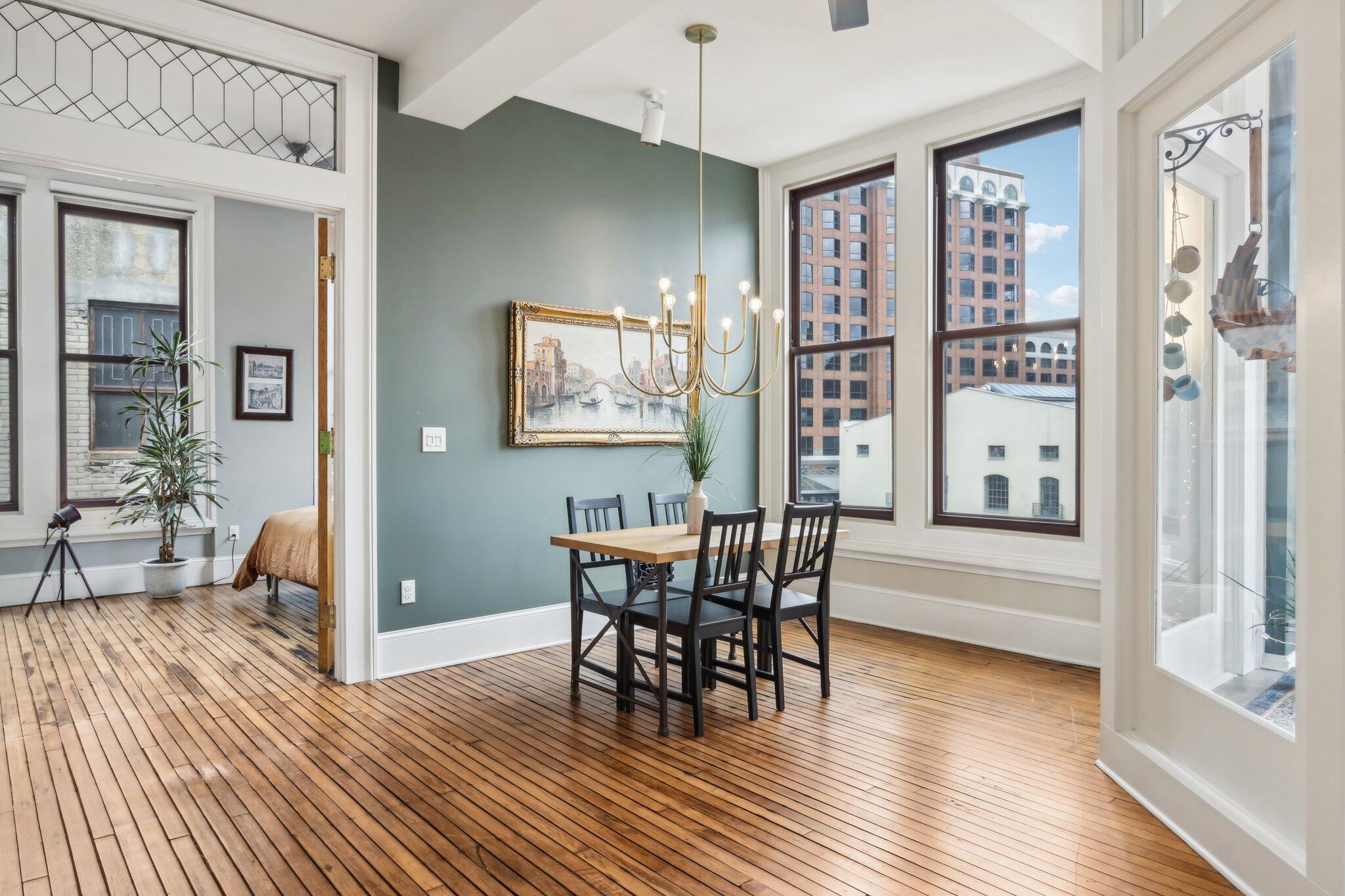 108 W Wells St Unit: 5A