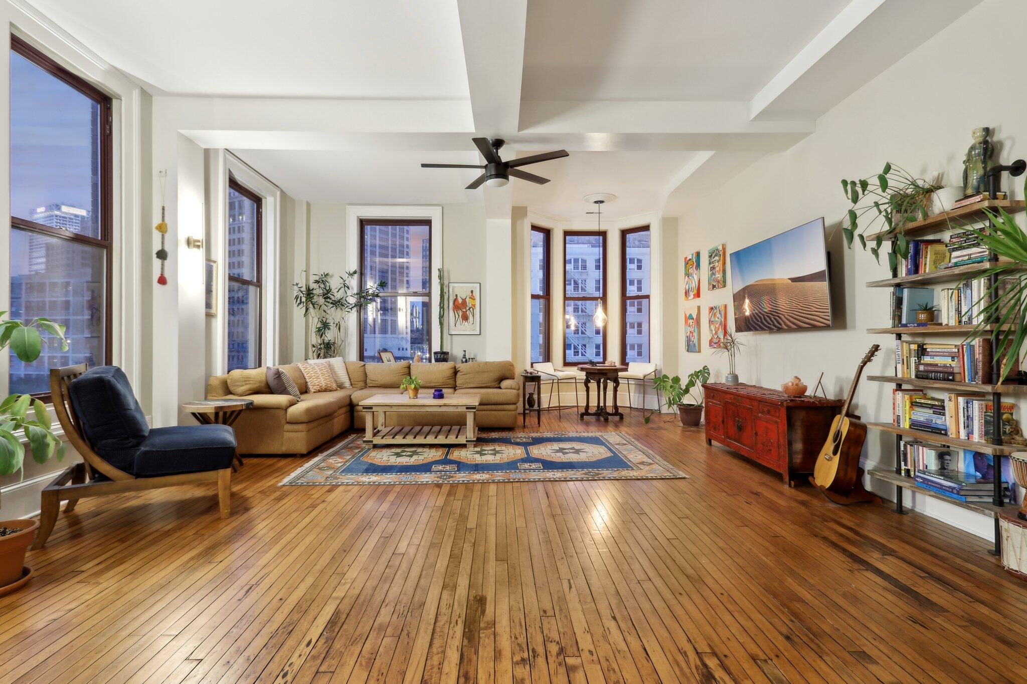 108 W Wells St Unit: 5A