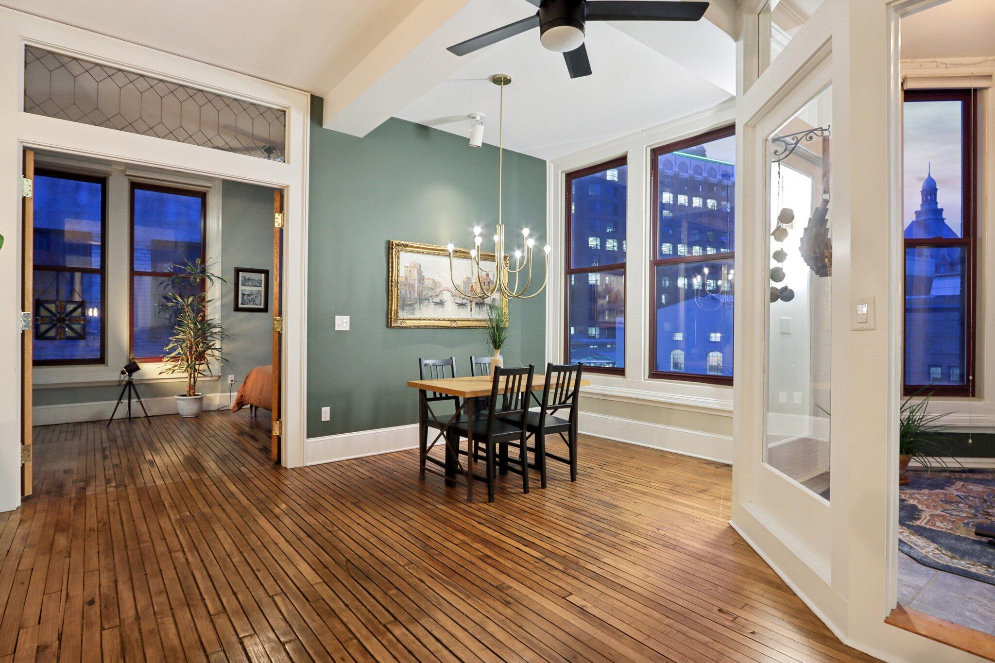 108 W Wells St Unit: 5A