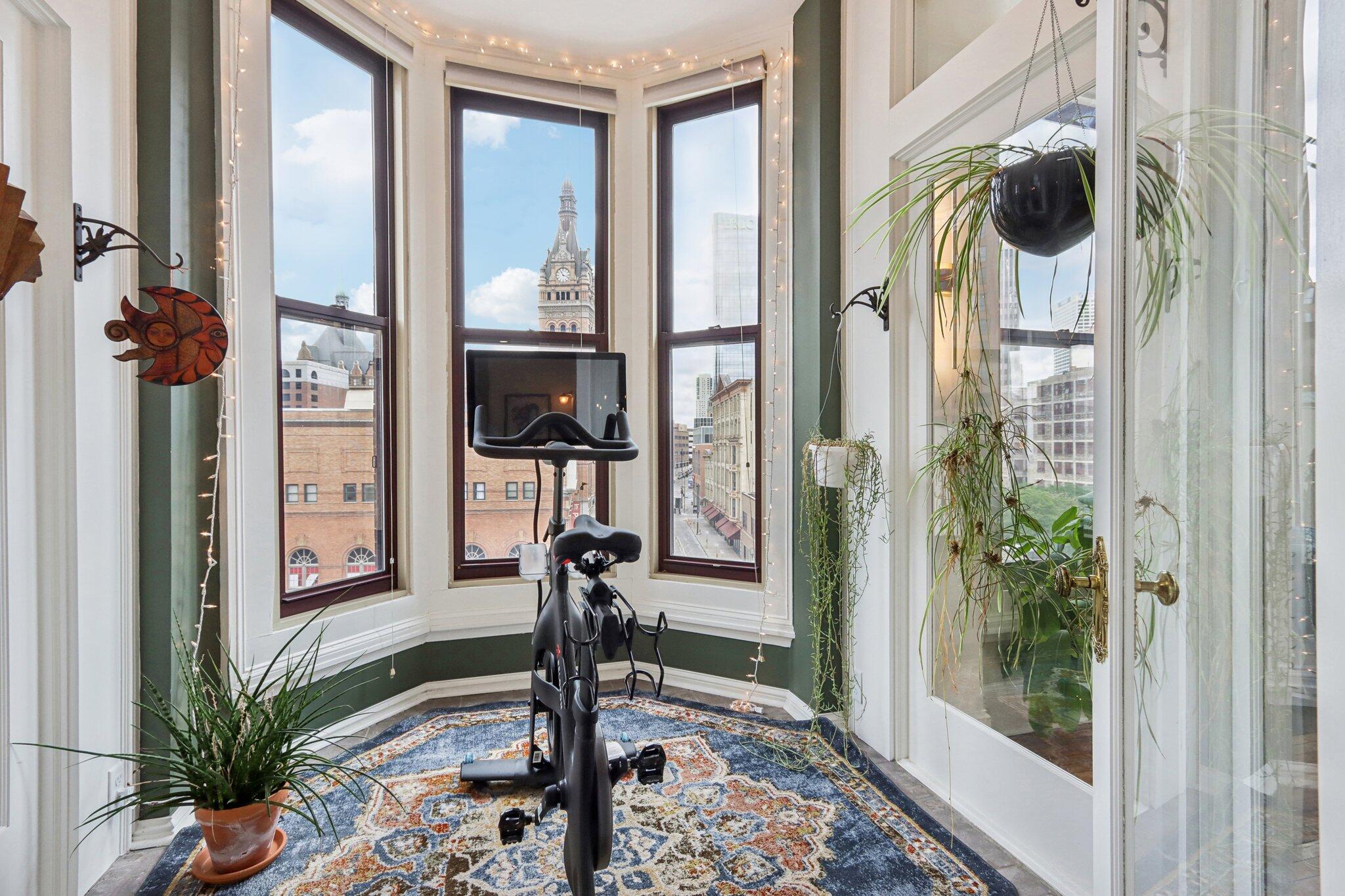108 W Wells St Unit: 5A