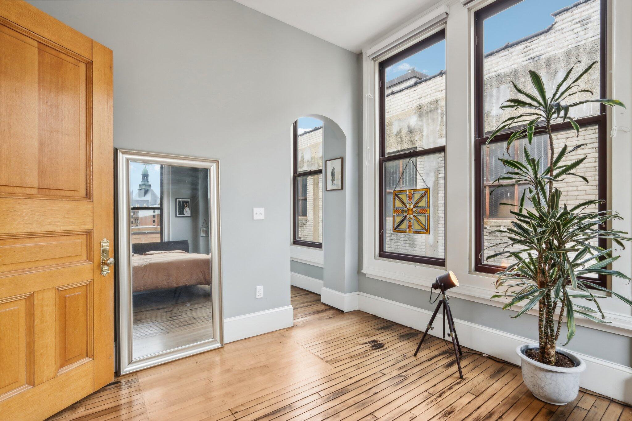 108 W Wells St Unit: 5A