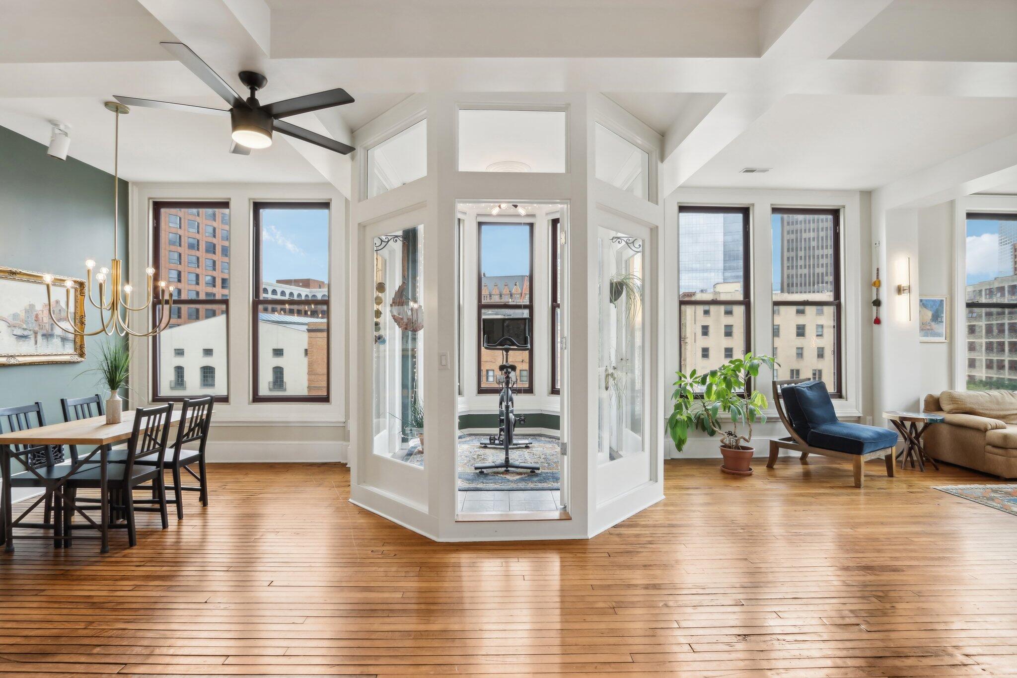 108 W Wells St Unit: 5A