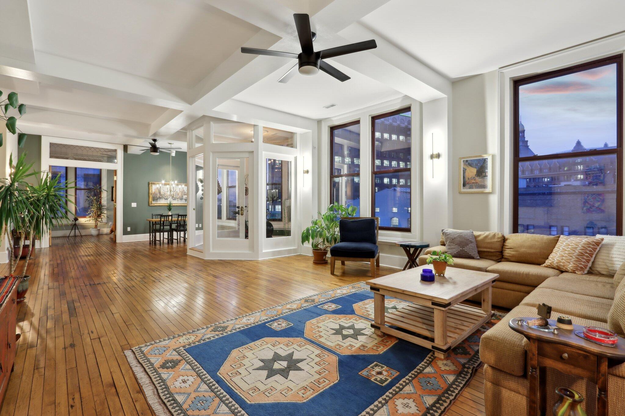 108 W Wells St Unit: 5A