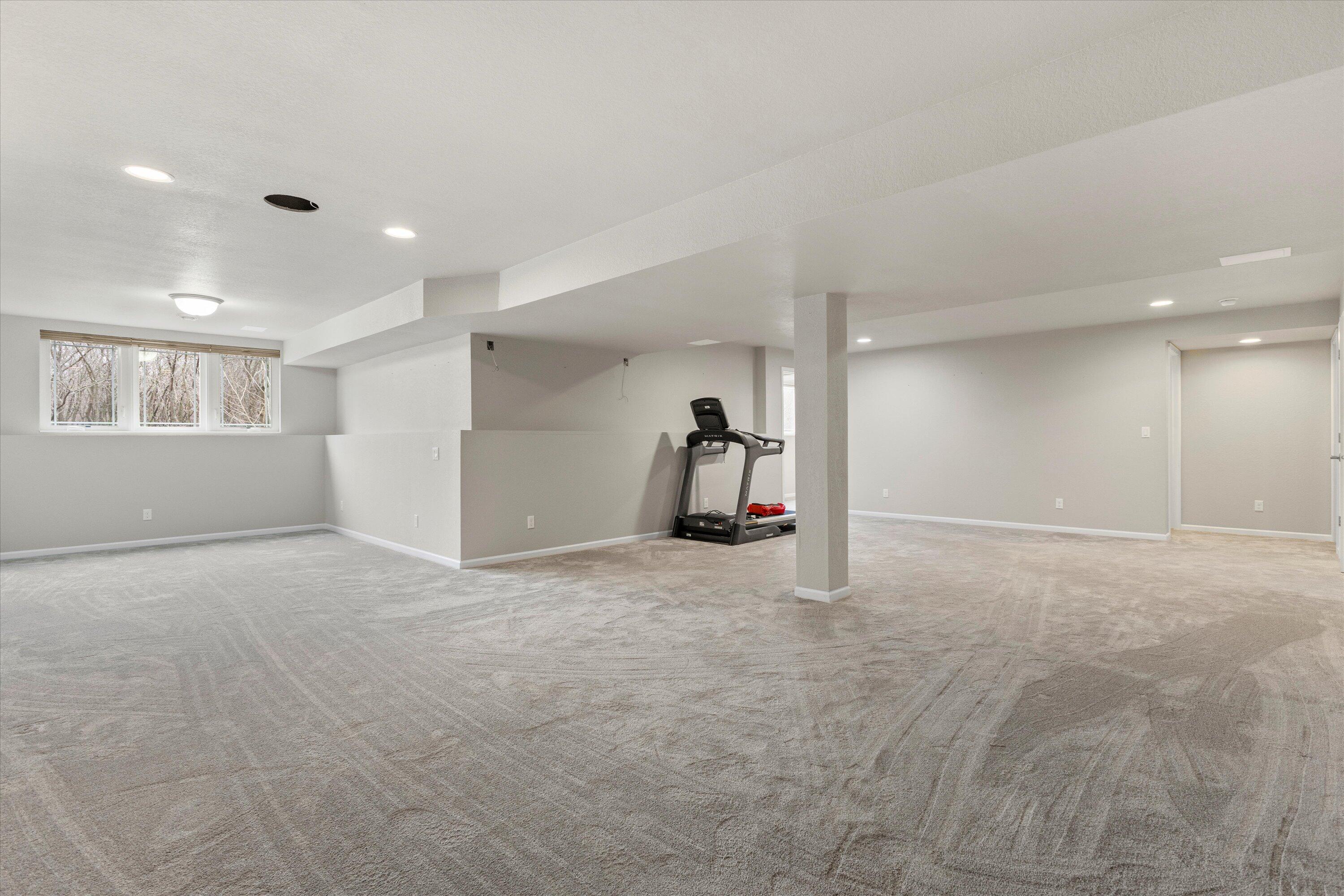 6059 W Woodview Ct