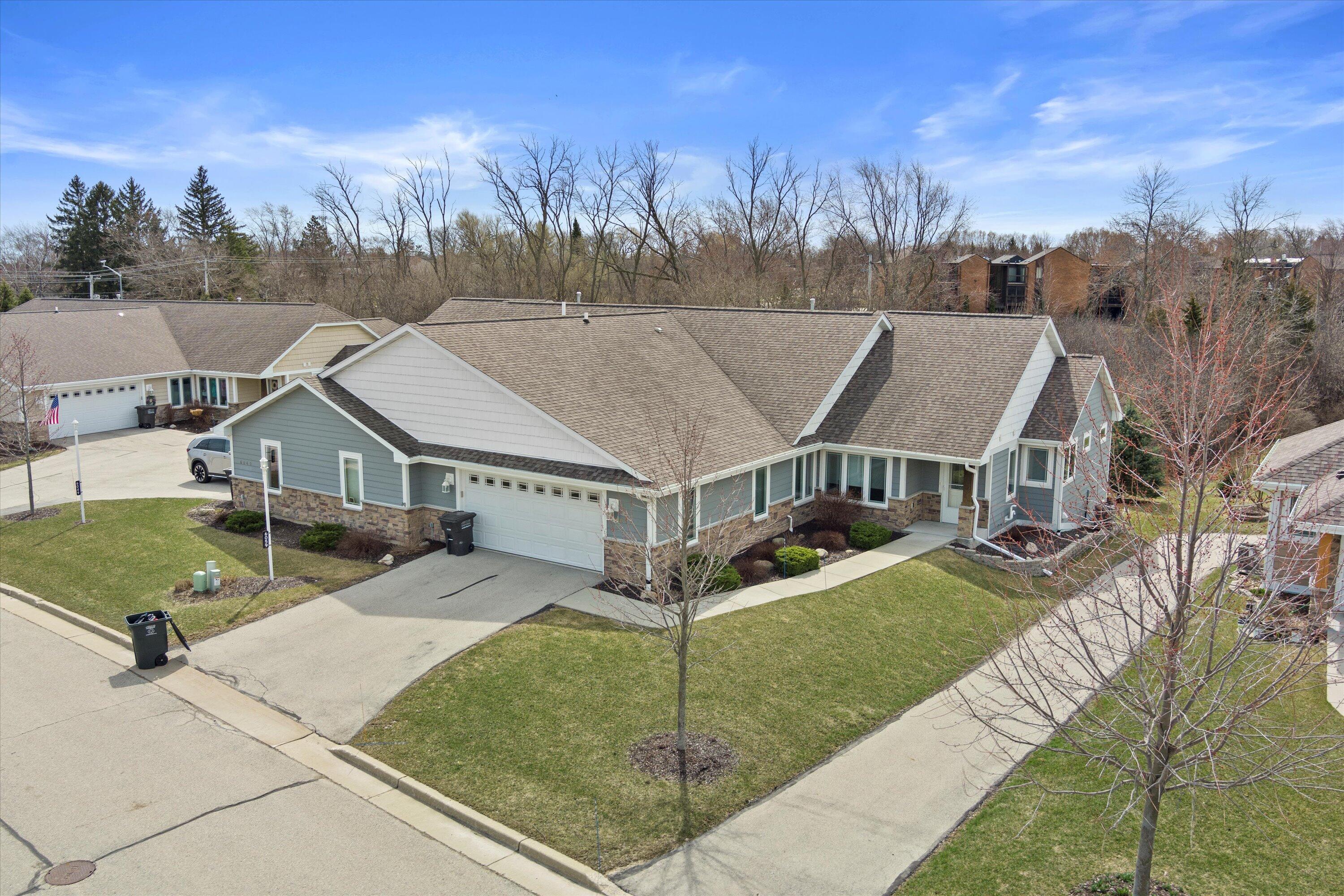 6059 W Woodview Ct
