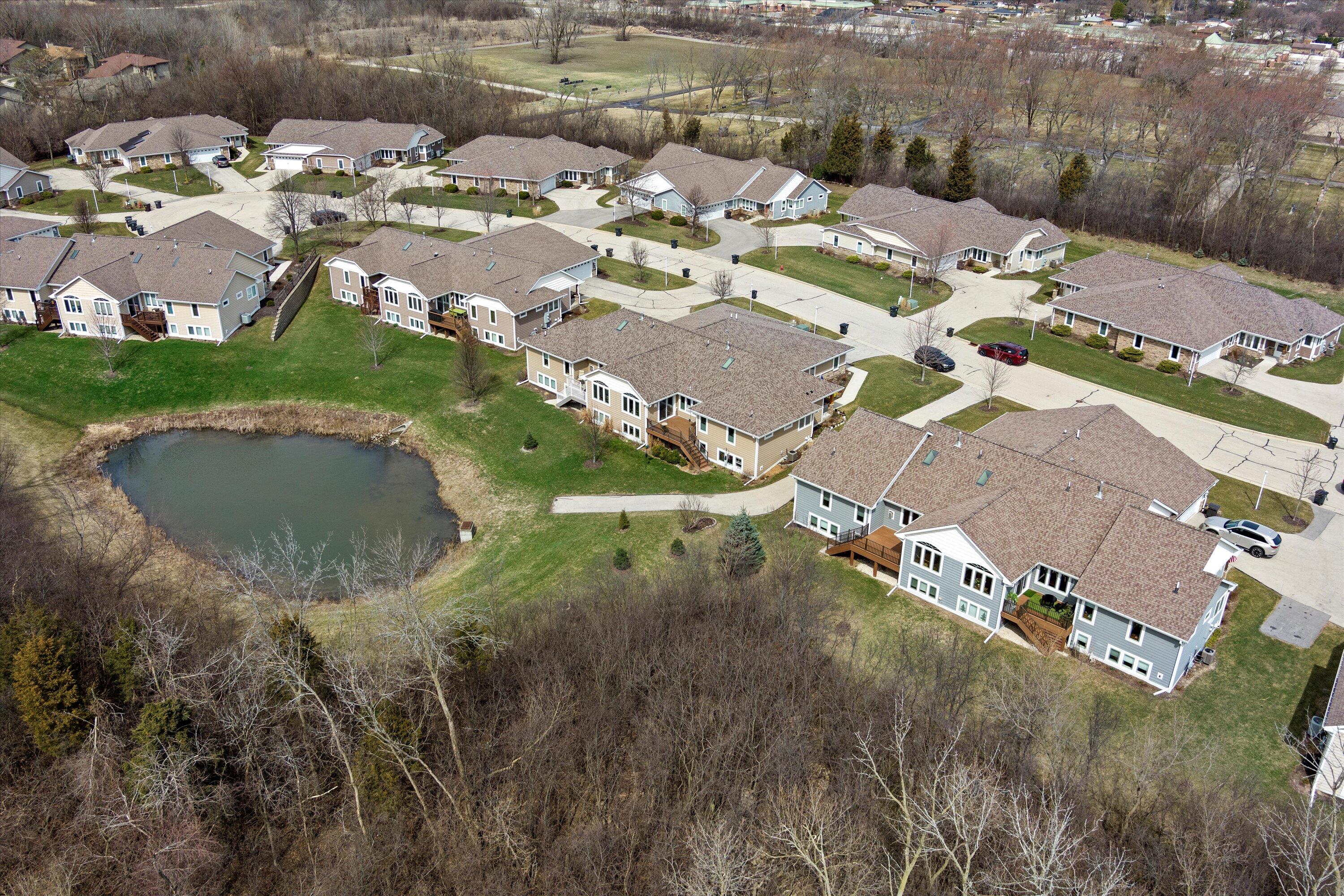 6059 W Woodview Ct