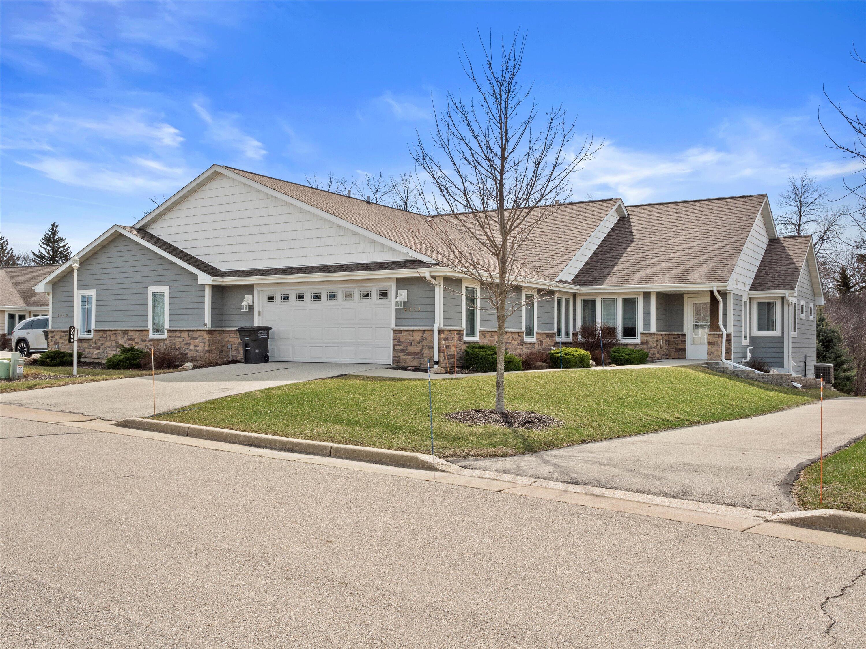 6059 W Woodview Ct